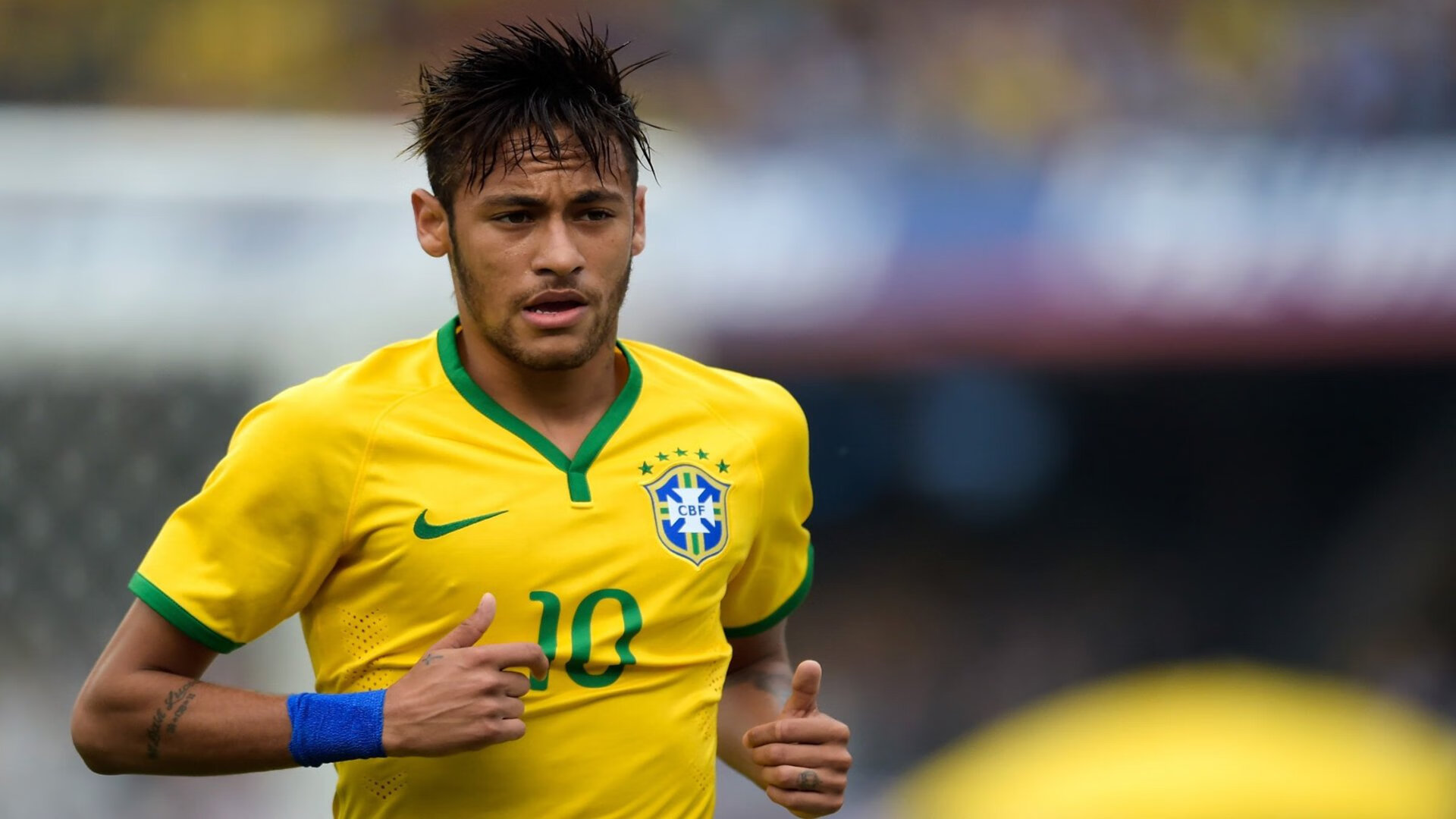 特色足球运动在少数民族地区深入推广，促进民族团结发展，足球特色学校主题绘画