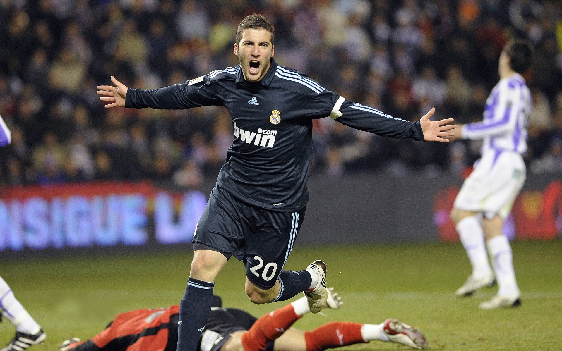 九游网页版官网-英超精彩集锦：我们不一样的足球瞬间，英超集锦2020-2021